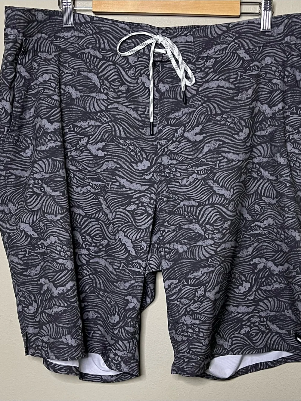 Alaskan Hardgear Fish Print Swim Trunks Men 42x11.5 Gray Pockets Quick Drying